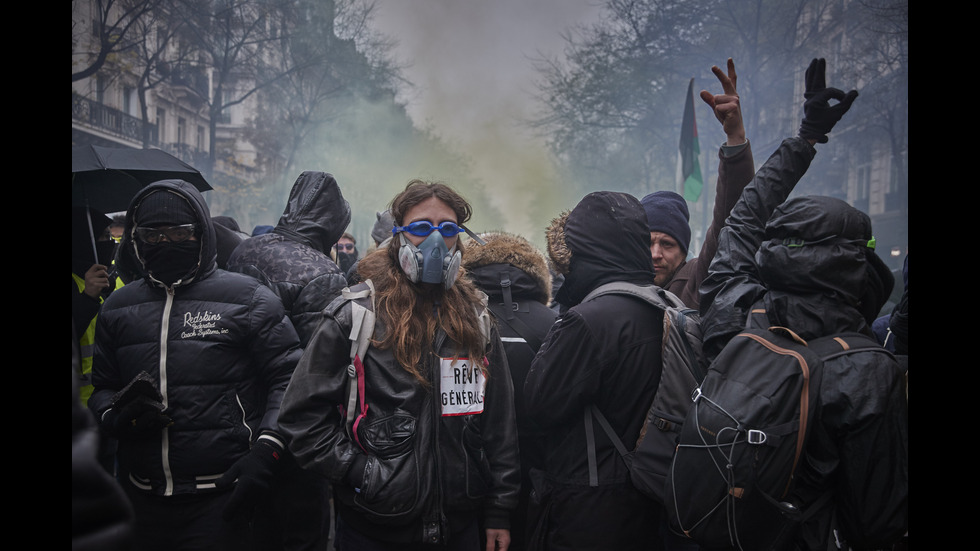 Продължава националната стачка във Франция, транспортен хаос обхвана страната