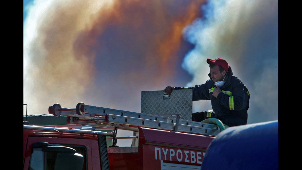 Огромен пожар на Ситония