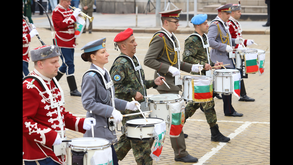 Военен парад за Деня на храбростта и водосвет на знамената