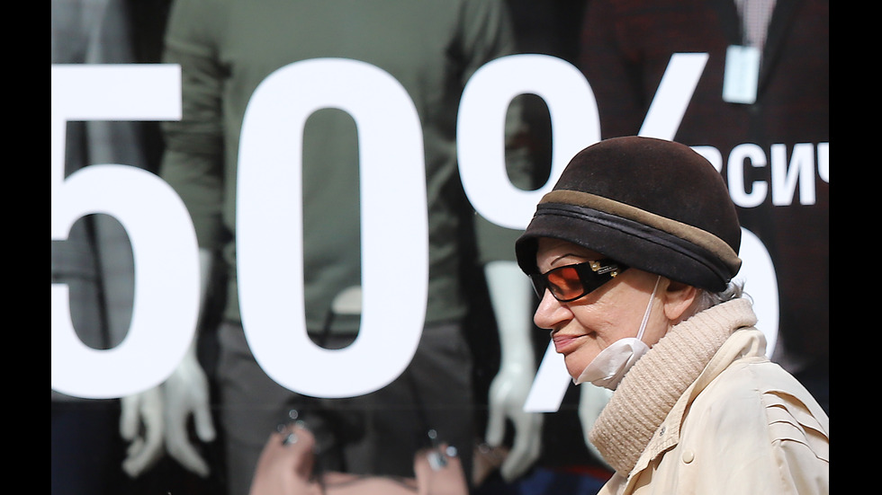 Първи ден без маски на открито