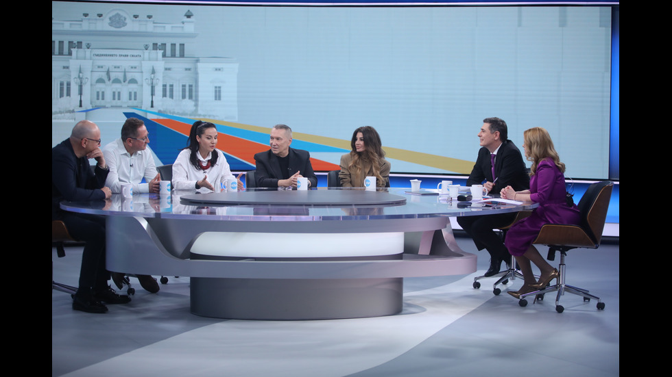 ЗАД КАДЪР: Изборният ден по NOVA В СНИМКИ