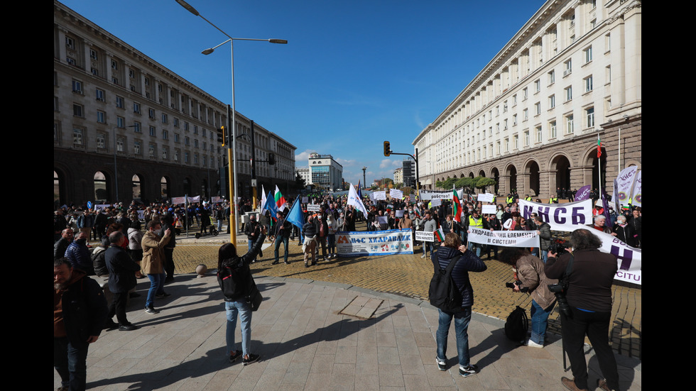 Бизнесът и синдикатите излязоха на протест