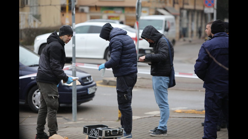 Намушкаха трима мъже в София, задържана е жена