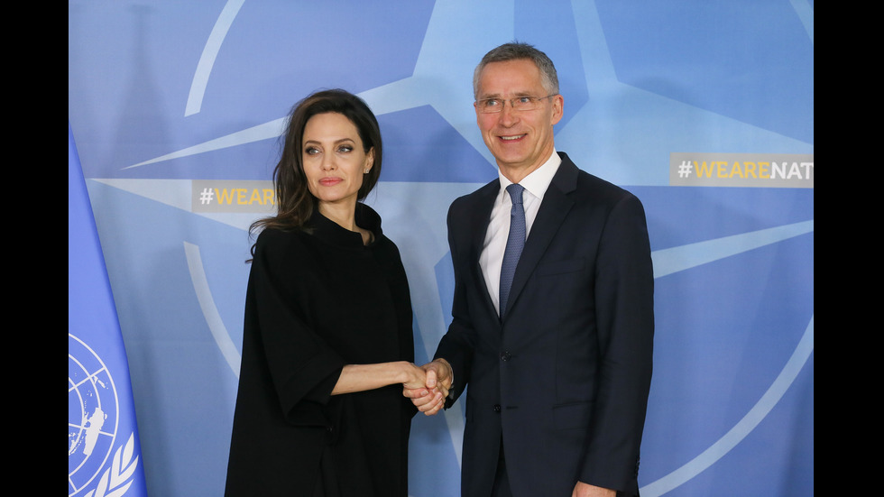 Анджелина Джоли посети централата на НАТО в Брюксел