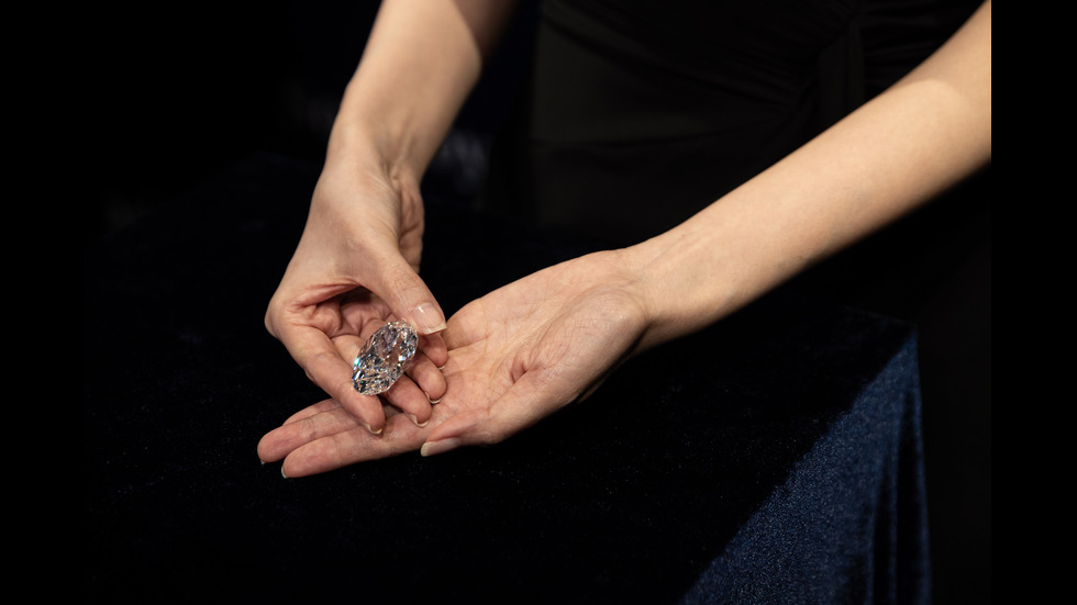 Рядък бял 102-каратов диамант продаден за 15,7 млн. долара