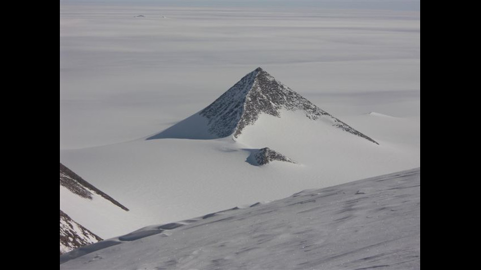 Трите тайнствени пирамиди на Антарктида