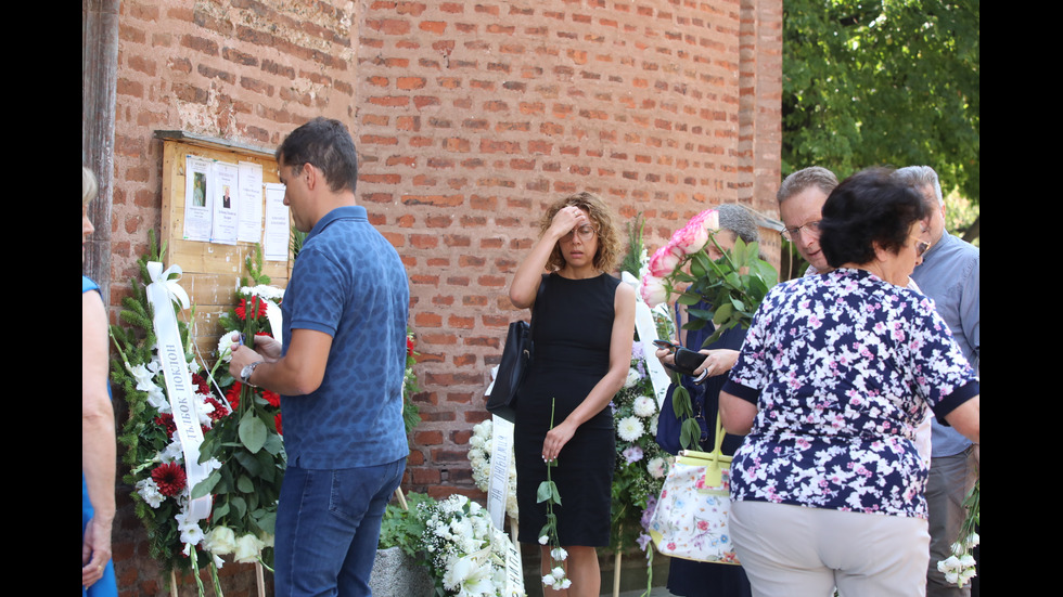 Семейство, приятели и колеги изпратиха Иван Нейков в последния му път