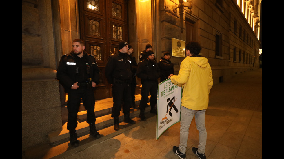 Протестиращи срещу Бюджет 2026 блокираха движението в "Триъгълника на властта"