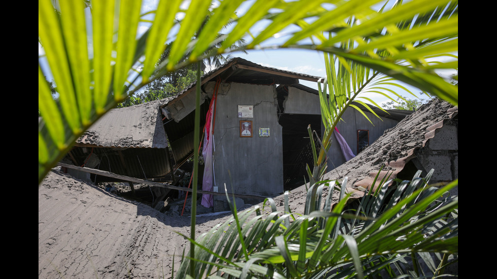 Двама загинали след изригването на вулкана във Филипините
