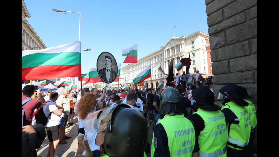 Протест пред парламента