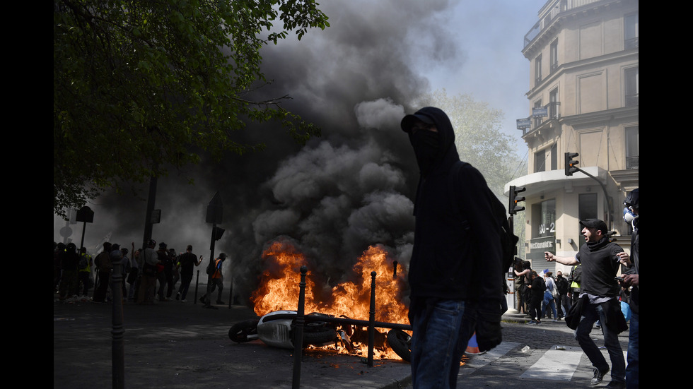 Сблъсъци при протест в Париж, 120 души са арестувани