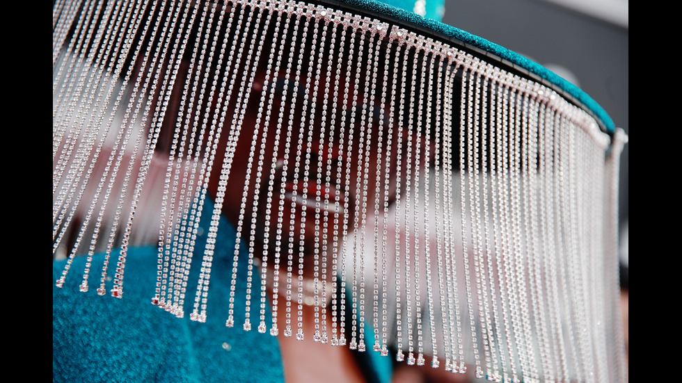 Стил и сексапил завладяха червения килим на наградите „Грами”