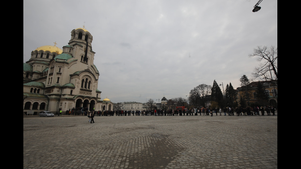 Изложиха за поклонение тленните останки на патриарха в „Св. Александър Невски”