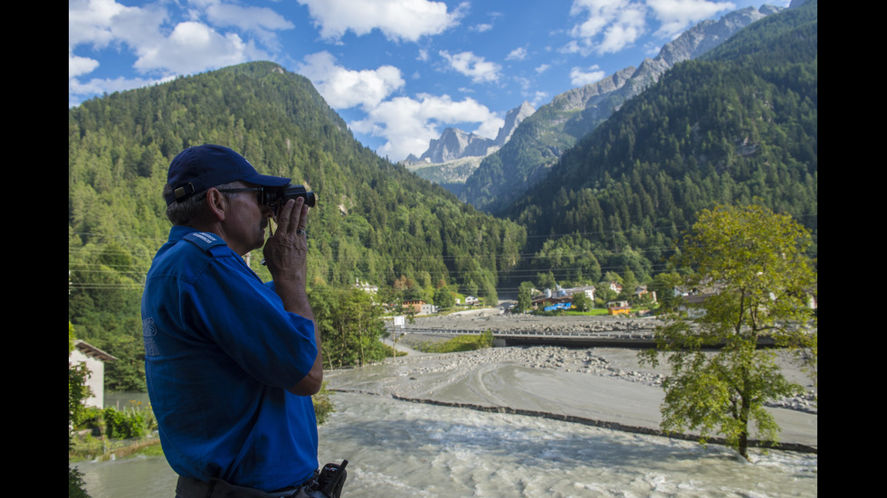 Осем души са в неизвестност след свлачище в Швейцария