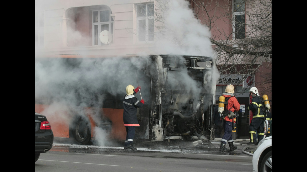 Автобус пламна на "Цариградско шосе"