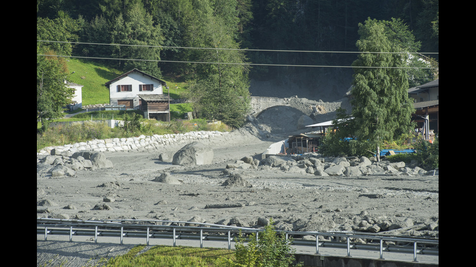 Осем души са в неизвестност след свлачище в Швейцария