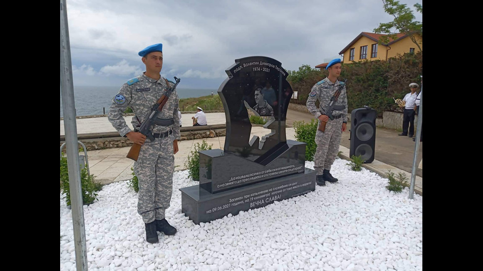 Откриха паметна плоча на загиналия край Шабла военен пилот Валентин Терзиев
