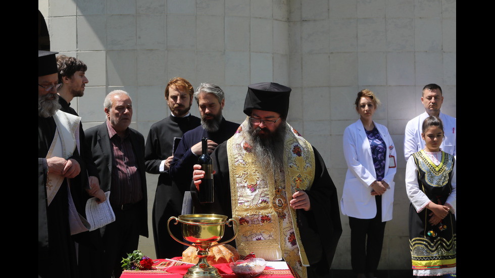 Откриха паметник на лекарите, загинали от COVID-19