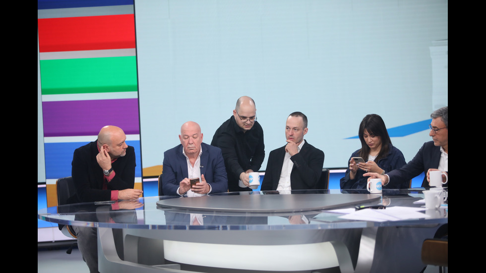 ЗАД КАДЪР: Изборният ден по NOVA В СНИМКИ