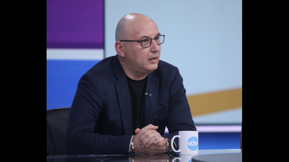 ЗАД КАДЪР: Изборният ден по NOVA В СНИМКИ