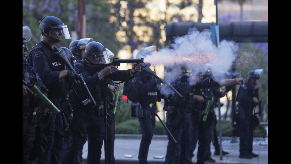 Сблъсъци между Гвардията и протестиращи в Лос Анджелис