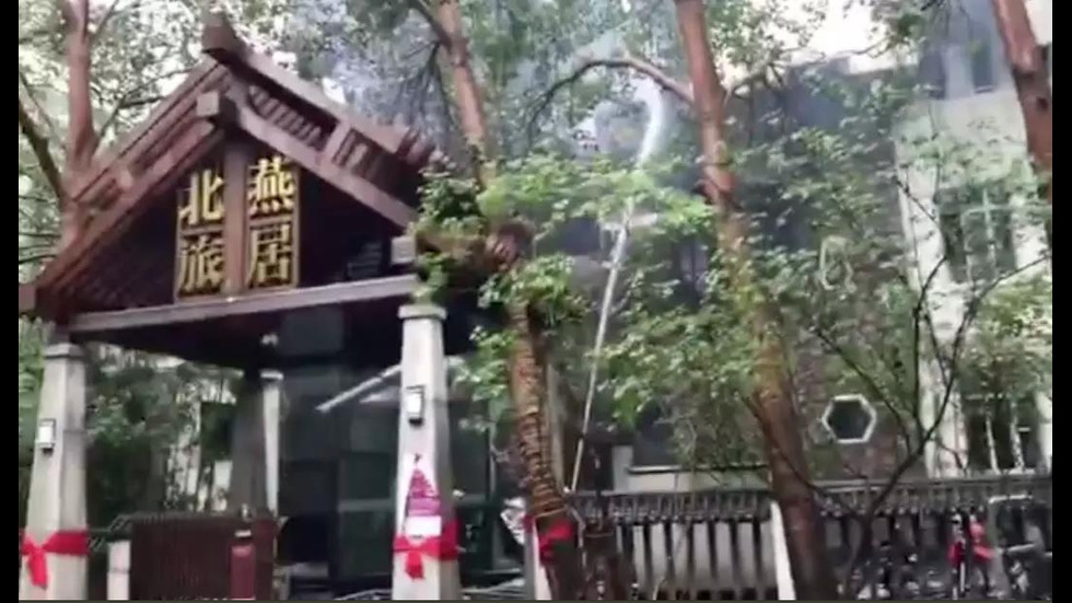 18 жертви на пожар в хотел в Китай