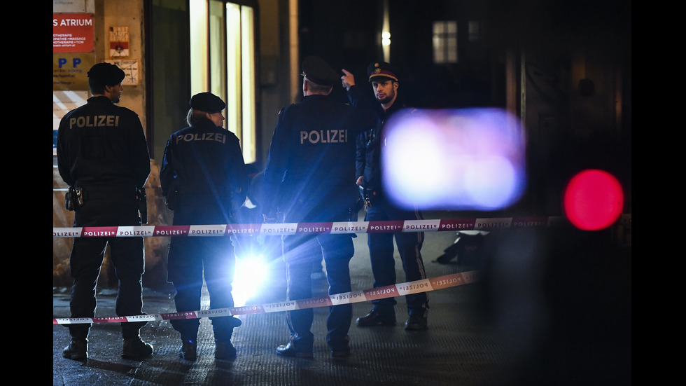 Трима души са ранени след нападение с нож във Виена