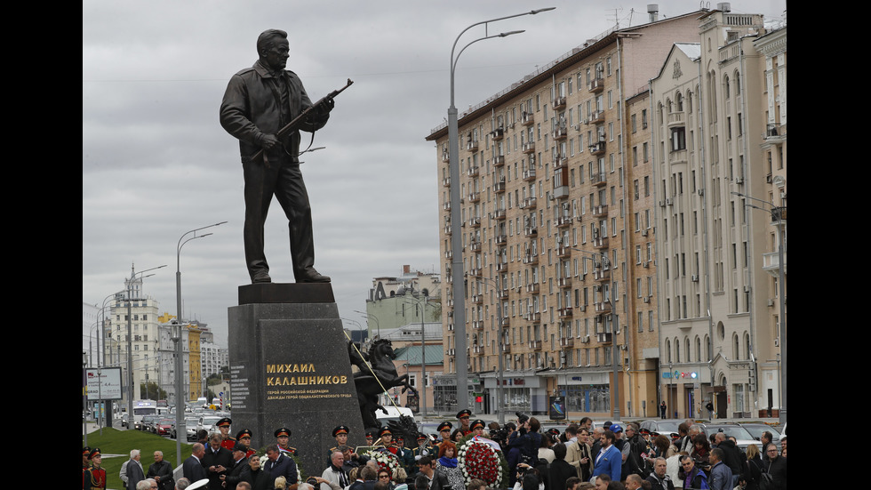 В Москва откриха паметник на Михаил Калашников