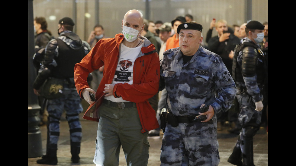 Над 100 задържани след протест за оставката на Путин в Москва