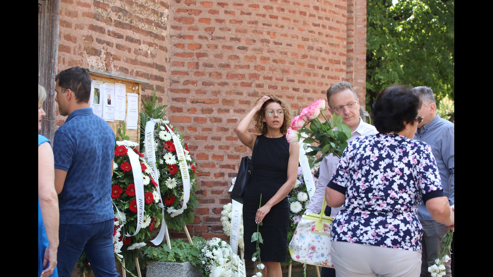 Семейство, приятели и колеги изпратиха Иван Нейков в последния му път