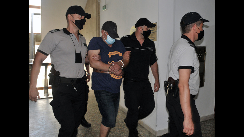 Оставиха в ареста обвинения за жестокото убийство в Бургас