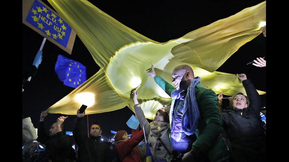 Хиляди румънци изобразиха знамето на ЕС