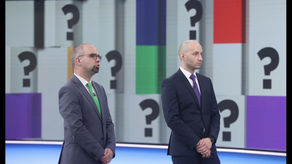 ЗАД КАДЪР: Изборният ден по NOVA В СНИМКИ