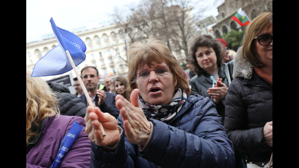 Протест на медицински сестри пред Министерството на здравеопазването