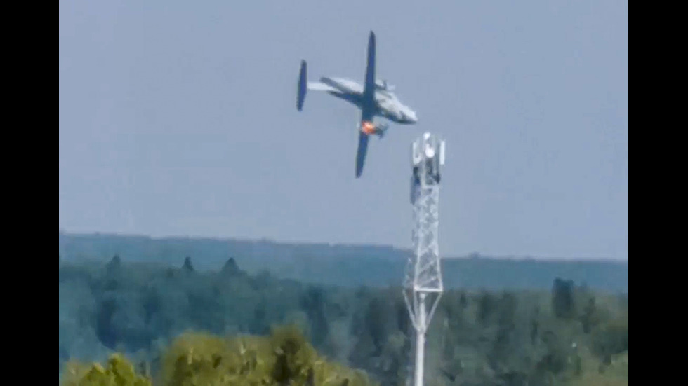Нов модел самолет се разби по време на тестове край Москва