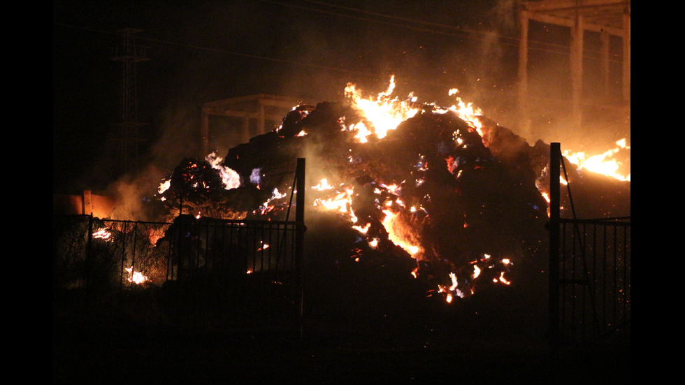 Продължава гасенето на пожара в ТЕЦ-Сливен