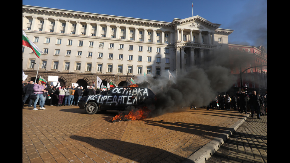 Заради референдума: "Възраждане" на протест пред Конституционния съд