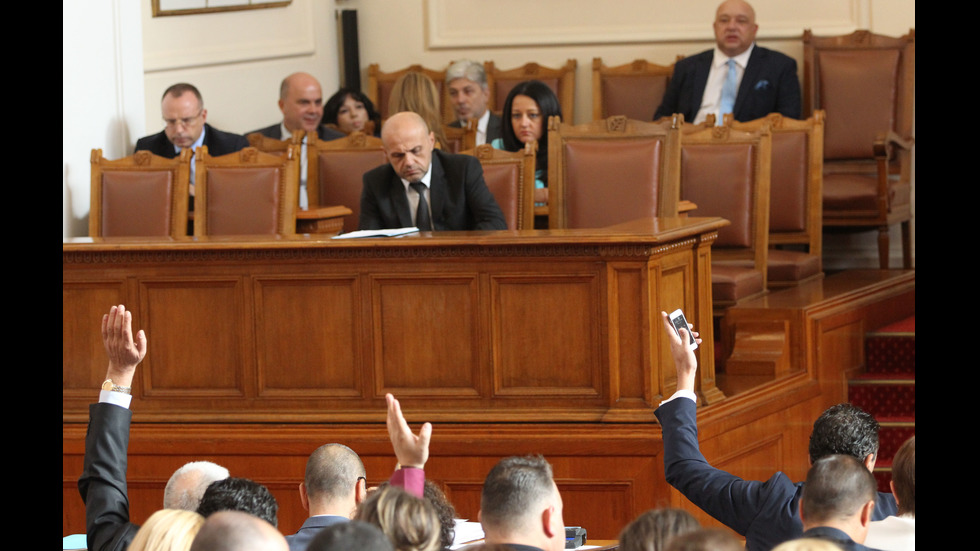 Депутатите гласуват промените в кабинета "Борисов 3"