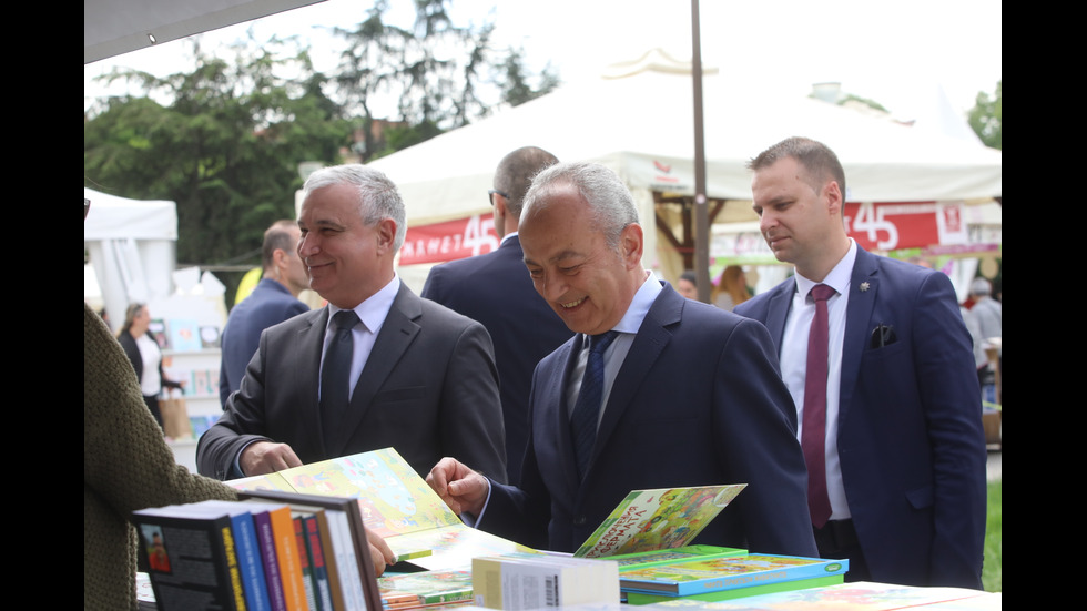 Започна Пролетният панаир на книгата