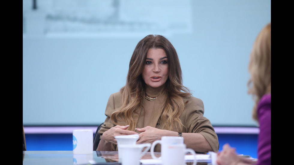 ЗАД КАДЪР: Изборният ден по NOVA В СНИМКИ