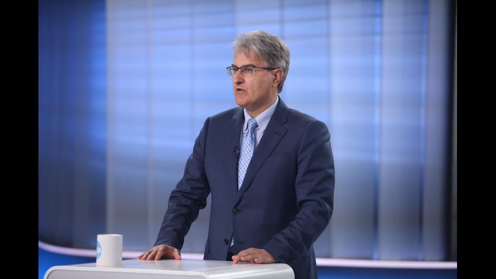 ЗАД КАДЪР: Изборният ден по NOVA В СНИМКИ