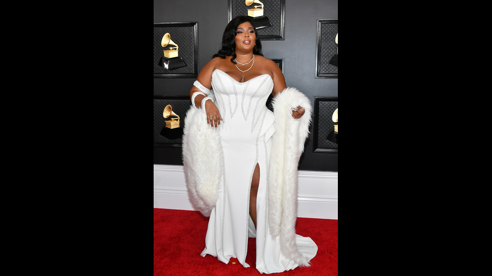 Стил и сексапил завладяха червения килим на наградите „Грами”