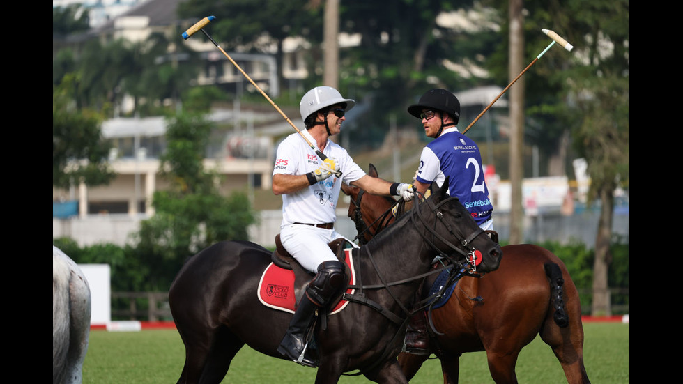 Принц Хари участва в благотворителен мач по поло в Сингапур