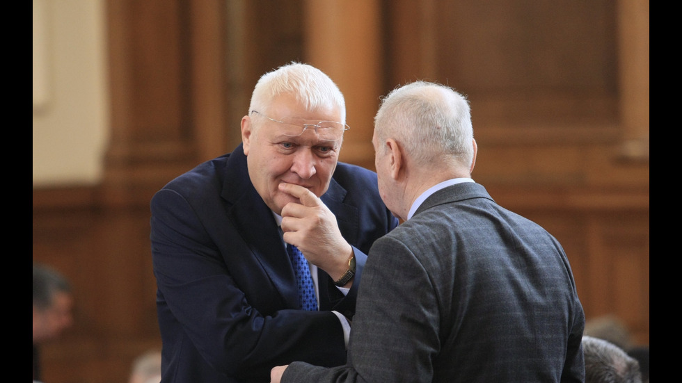 Депутатите дебатират по вота на недоверие