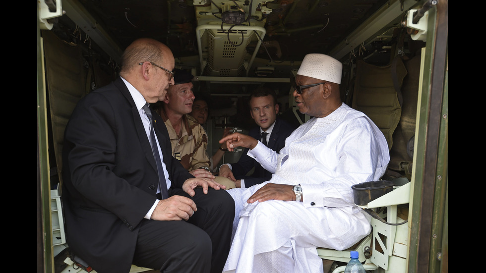 Новият френски президент на визита в Мали