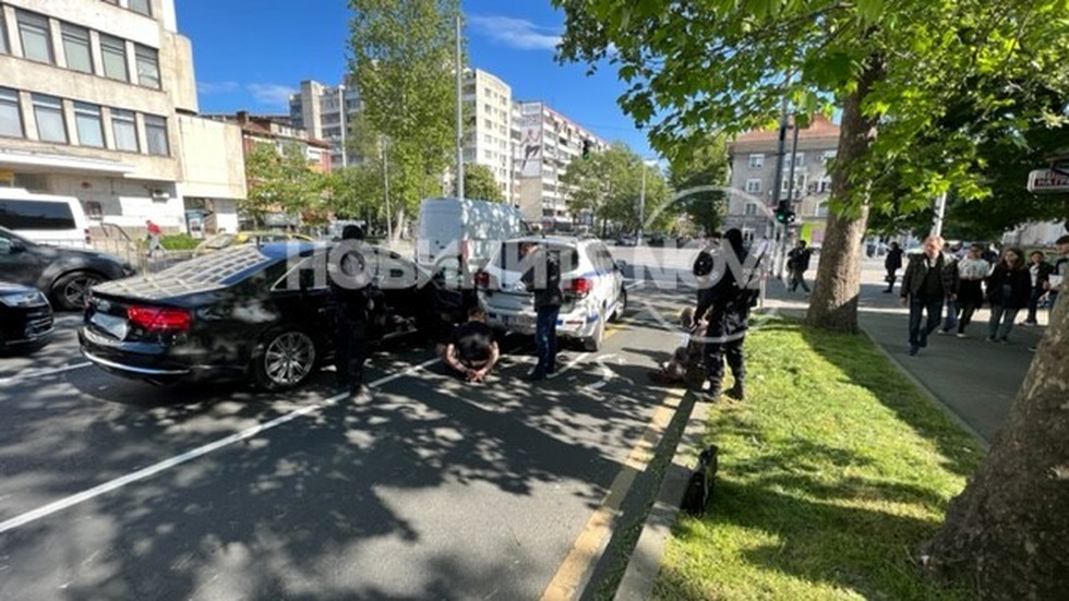 Показен арест в центъра на Бургас