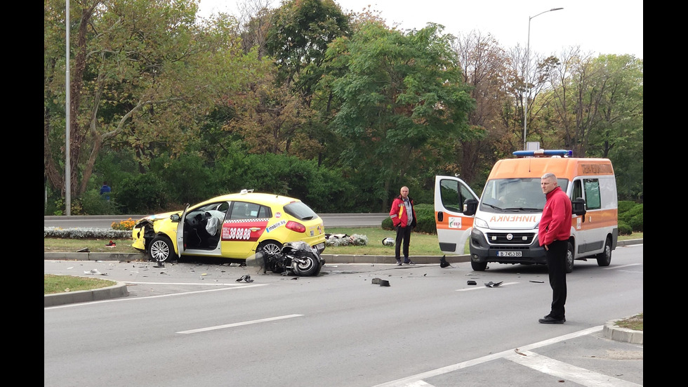 Водач на мотопед е загинал при катастрофа във Варна