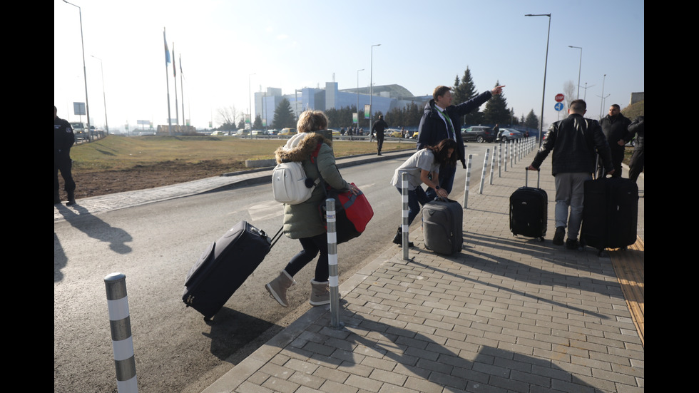 Таксиметрови шофьори на протест заради новата организация на движение пред летище София