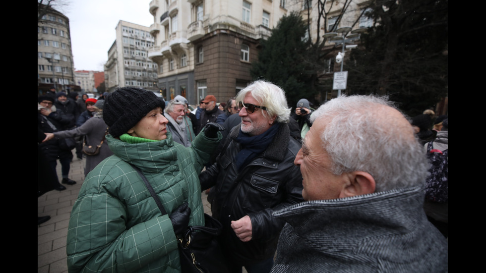 Шествие в подкрепа на режисьора Александър Морфов