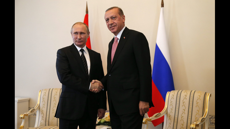 Путин и Ердоган си стиснаха ръцете в Санкт Петербург (ВИДЕО+СНИМКИ)